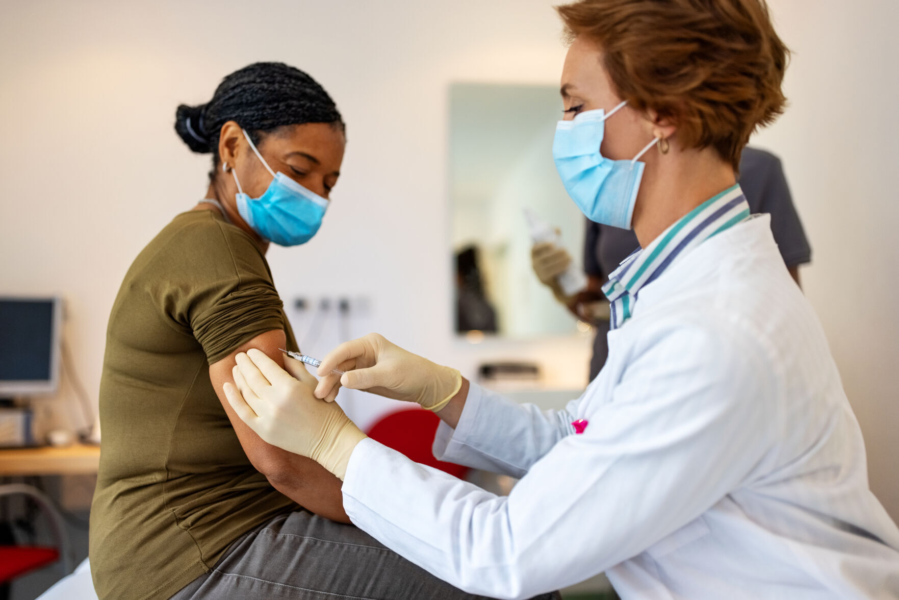 If a fully vaccinated person shows COVID-19 symptoms